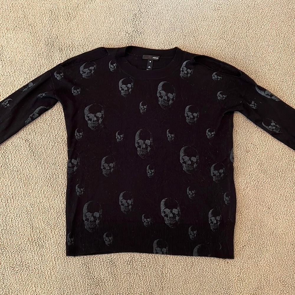 Thin wool Aqua sweater with skull decals